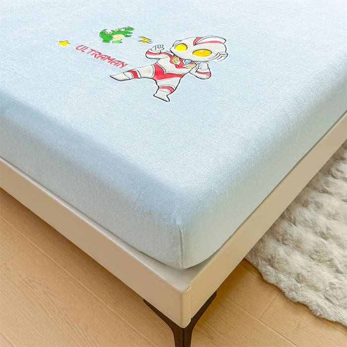 91家纺网 家纺一手货源 找家纺 雯豆家纺 正版授权IP纯色贴布绣牛奶绒床笠三件套加厚卡通床垫保护套 奥特曼-蓝