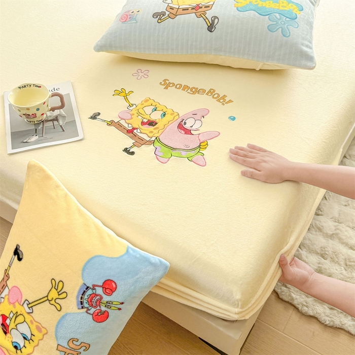 91家纺网 家纺一手货源 找家纺 雯豆家纺 正版授权IP纯色贴布绣牛奶绒床笠三件套加厚卡通床垫保护套 海绵宝宝
