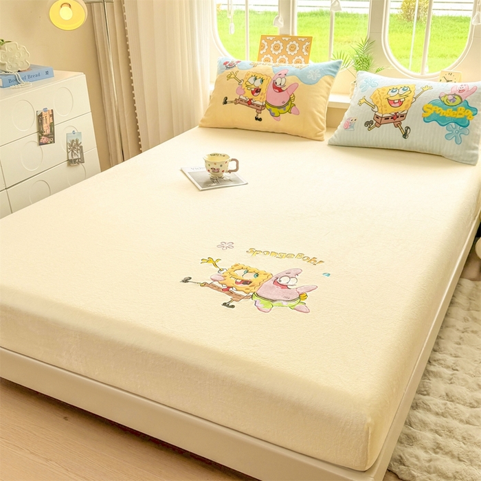91家纺网 家纺一手货源 找家纺 雯豆家纺 正版授权IP纯色贴布绣牛奶绒床笠三件套加厚卡通床垫保护套 海绵宝宝