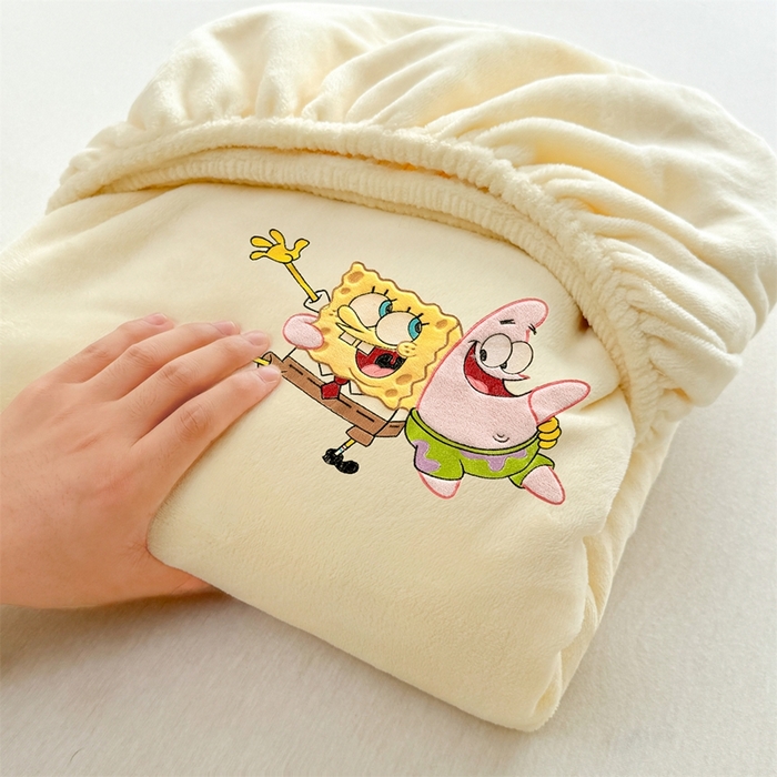 91家纺网 家纺一手货源 找家纺 雯豆家纺 正版授权IP纯色贴布绣牛奶绒床笠三件套加厚卡通床垫保护套 海绵宝宝