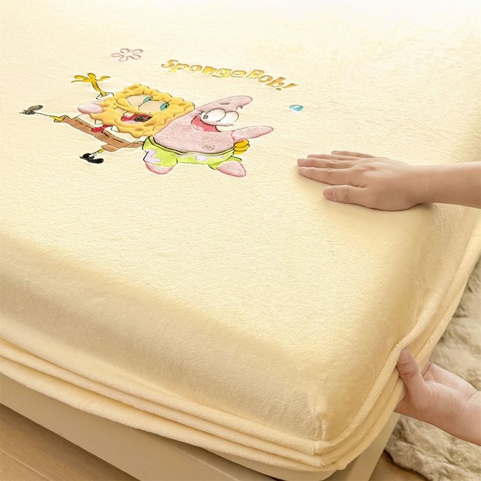 91家纺网 家纺一手货源 找家纺 雯豆家纺 正版授权IP纯色贴布绣牛奶绒床笠三件套加厚卡通床垫保护套 海绵宝宝