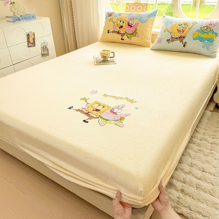91家纺网 家纺一手货源 找家纺 雯豆家纺 正版授权IP纯色贴布绣牛奶绒床笠三件套加厚卡通床垫保护套 海绵宝宝