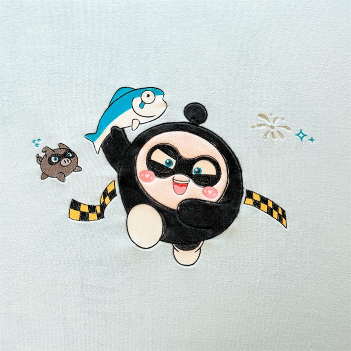 91家纺网 家纺一手货源 找家纺 雯豆家纺 正版授权IP纯色贴布绣牛奶绒床笠三件套加厚卡通床垫保护套 黑蛋仔-蓝