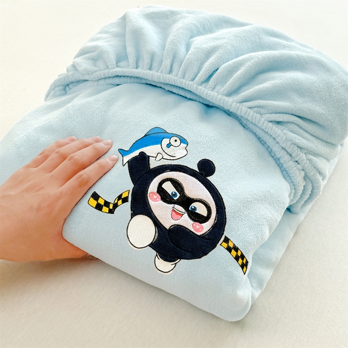 91家纺网 家纺一手货源 找家纺 雯豆家纺 正版授权IP纯色贴布绣牛奶绒床笠三件套加厚卡通床垫保护套 黑蛋仔-蓝