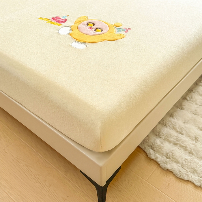 91家纺网 家纺一手货源 找家纺 雯豆家纺 正版授权IP纯色贴布绣牛奶绒床笠三件套加厚卡通床垫保护套 黄蛋仔-黄