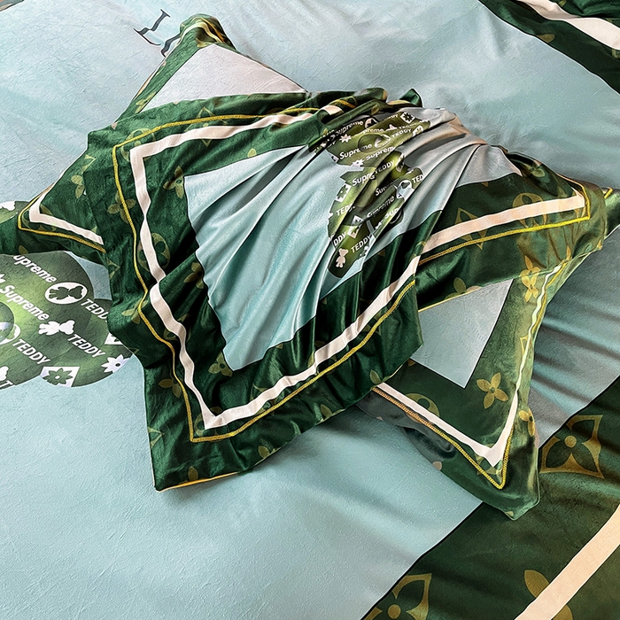 91家纺网 家纺一手货源 找家纺 梵克保罗 2025秋冬新品有氧臻棉绒数码印花9斤单品四件套牛奶绒兔毛绒-单品系列 泰迪熊-墨绿