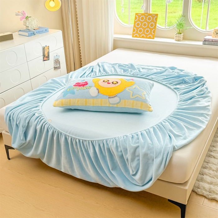 91家纺网 家纺一手货源 找家纺 雯豆家纺 正版授权IP纯色贴布绣牛奶绒床笠三件套加厚卡通床垫保护套 黄蛋仔-蓝