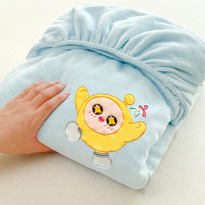 91家纺网 家纺一手货源 找家纺 雯豆家纺 正版授权IP纯色贴布绣牛奶绒床笠三件套加厚卡通床垫保护套 黄蛋仔-蓝