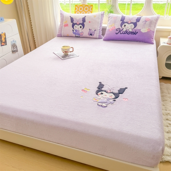 91家纺网 家纺一手货源 找家纺 雯豆家纺 正版授权IP纯色贴布绣牛奶绒床笠三件套加厚卡通床垫保护套 库洛米