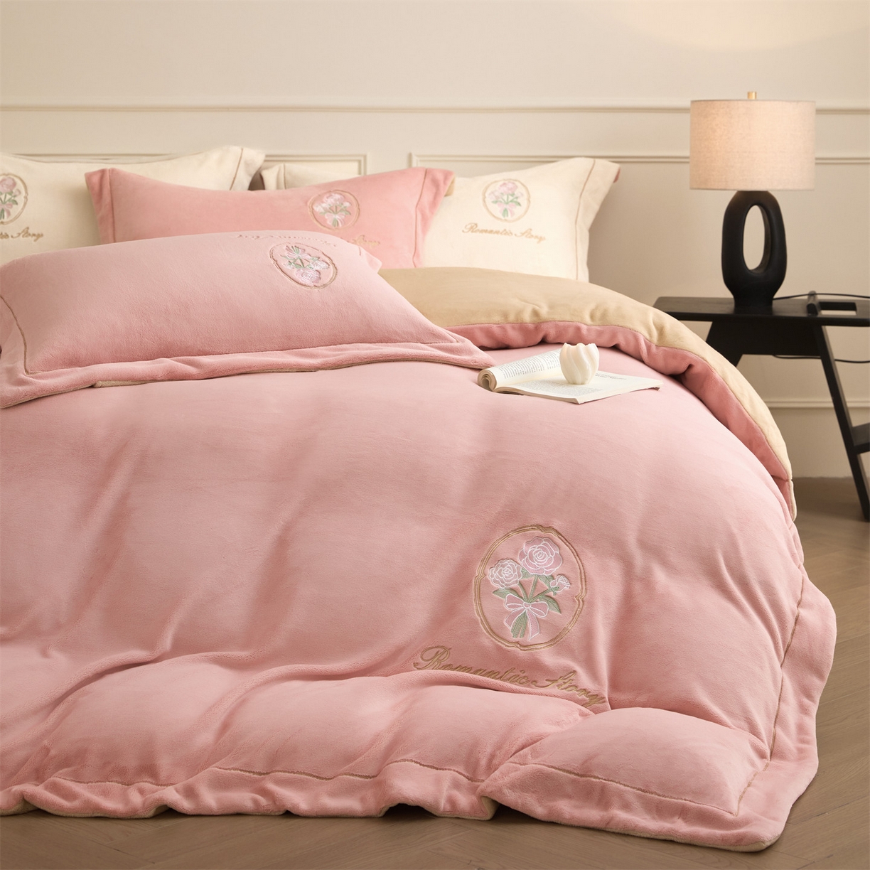 91家纺网 家纺一手货源 找家纺 （总）梦幻之城 2025新款牛奶绒系列四件套-沁雅