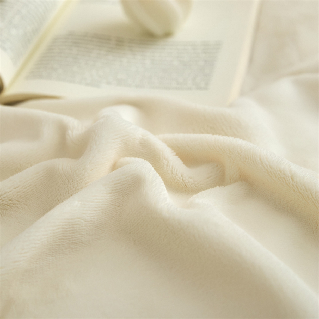 91家纺网 家纺一手货源 找家纺 梦幻之城 2025新款牛奶绒系列四件套-沁雅 沁雅-奶白+橙意粉