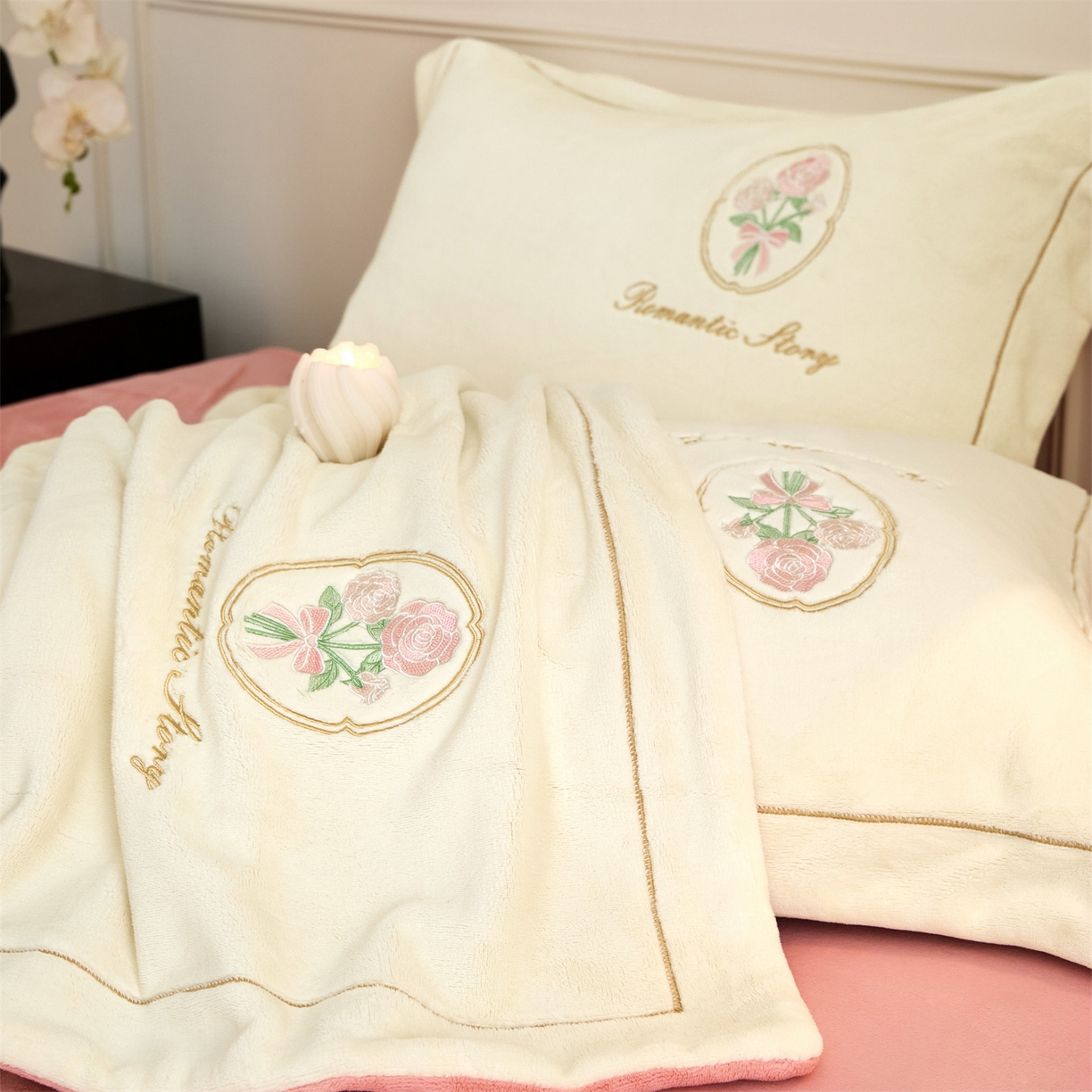 91家纺网 家纺一手货源 找家纺 梦幻之城 2025新款牛奶绒系列四件套-沁雅 沁雅-奶白+橙意粉