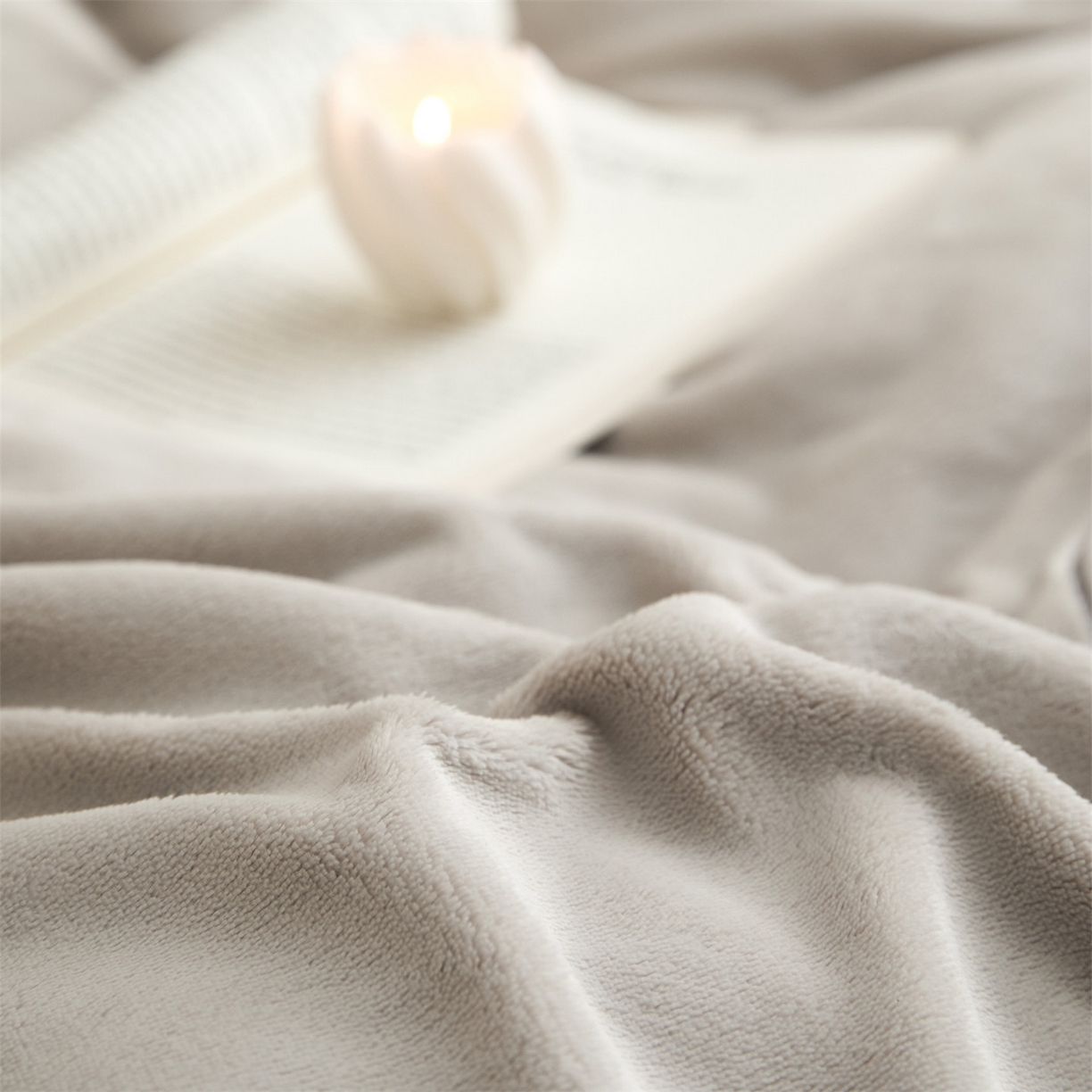 91家纺网 家纺一手货源 找家纺 梦幻之城 2025新款牛奶绒系列四件套-沁雅 沁雅-香草灰+经典灰