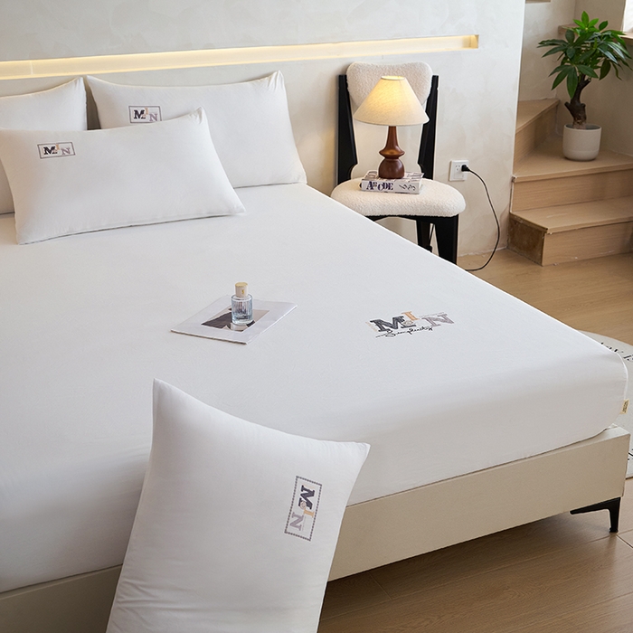 91家纺网 家纺一手货源 找家纺 爱诗诺家纺 2025新款亲肤A类锦小棉水洗色织原棉抗菌透气床笠四季款床罩床垫保护套 锦小棉床笠--米白