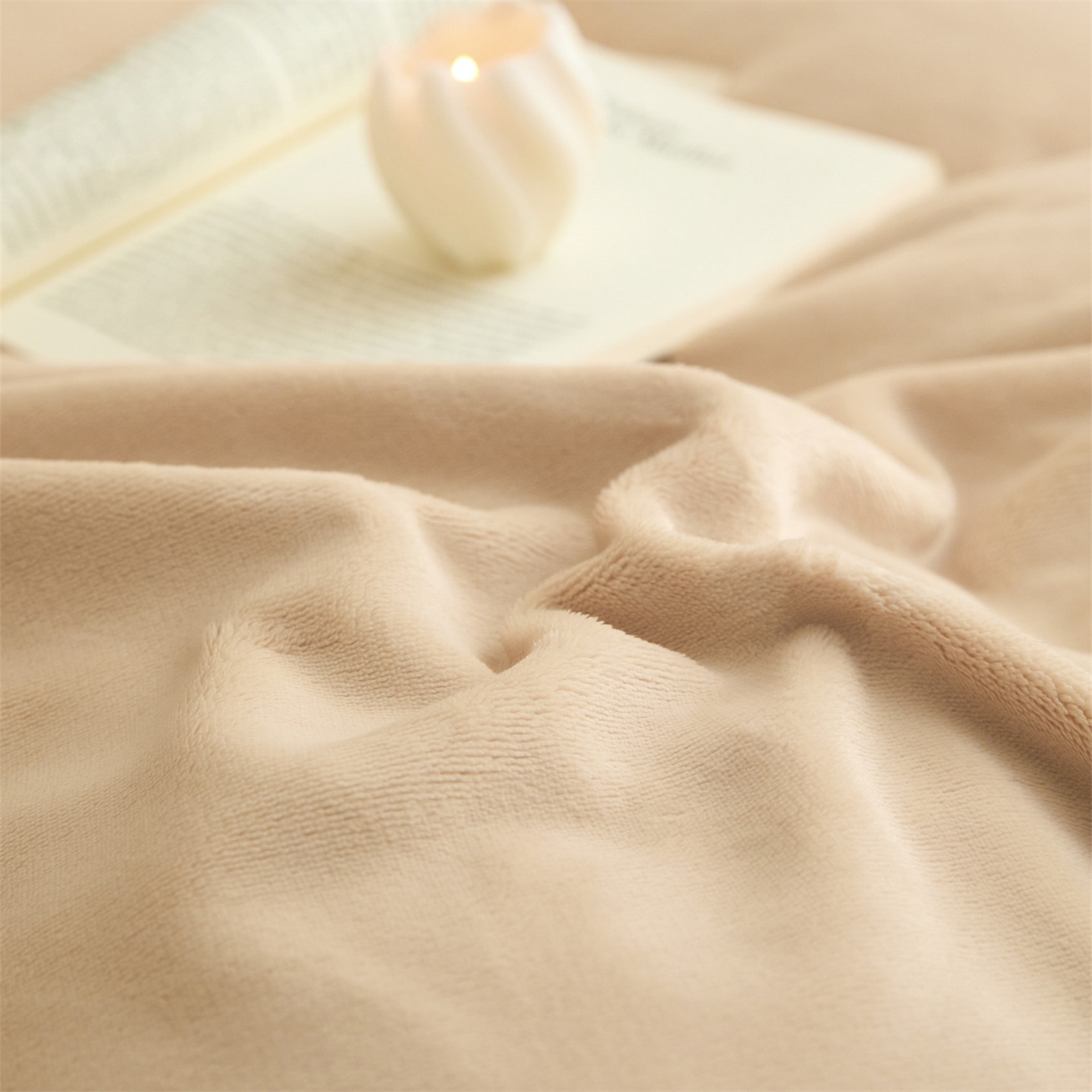 91家纺网 家纺一手货源 找家纺 梦幻之城 2025新款牛奶绒系列四件套-沁雅 沁雅-香槟色+经典灰