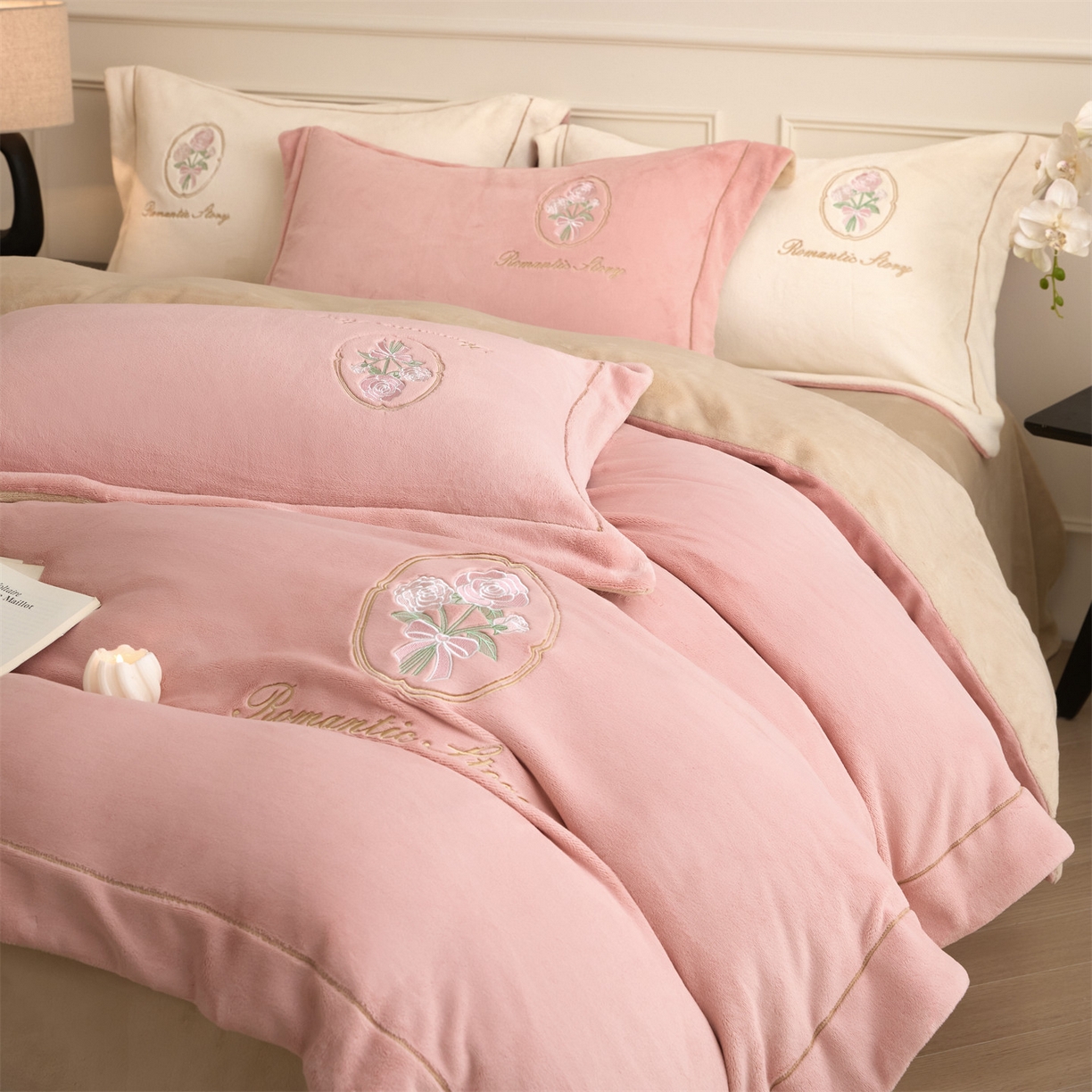 梦幻之城 2025新款牛奶绒系列四件套-沁雅 沁雅-橙意粉+香槟色