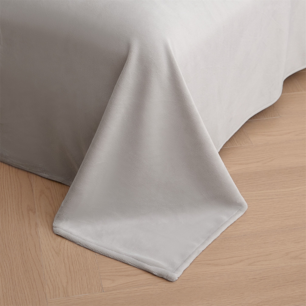 91家纺网 家纺一手货源 找家纺 梦幻之城 2025新款牛奶绒系列四件套-沁雅 沁雅-天空蓝+香草灰