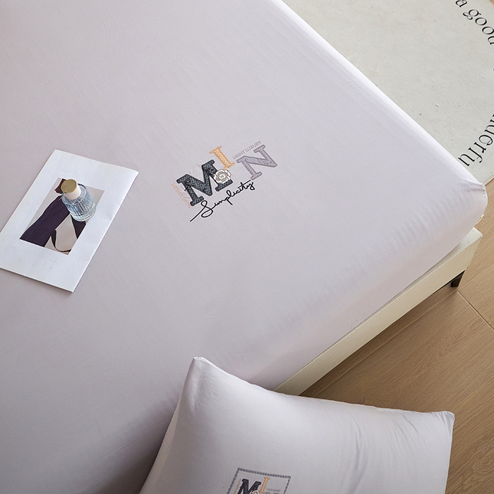 91家纺网 家纺一手货源 找家纺 爱诗诺家纺 2025新款亲肤A类锦小棉水洗色织原棉抗菌透气床笠四季款床罩床垫保护套 锦小棉床笠--浅灰