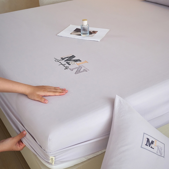 91家纺网 家纺一手货源 找家纺 爱诗诺家纺 2025新款亲肤A类锦小棉水洗色织原棉抗菌透气床笠四季款床罩床垫保护套 锦小棉床笠--浅灰