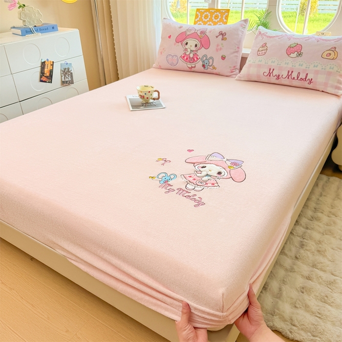 91家纺网 家纺一手货源 找家纺 雯豆家纺 正版授权IP纯色贴布绣牛奶绒床笠三件套加厚卡通床垫保护套 美乐蒂