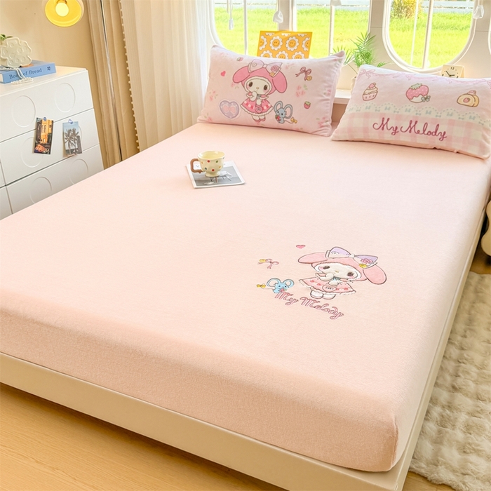 91家纺网 家纺一手货源 找家纺 雯豆家纺 正版授权IP纯色贴布绣牛奶绒床笠三件套加厚卡通床垫保护套 美乐蒂