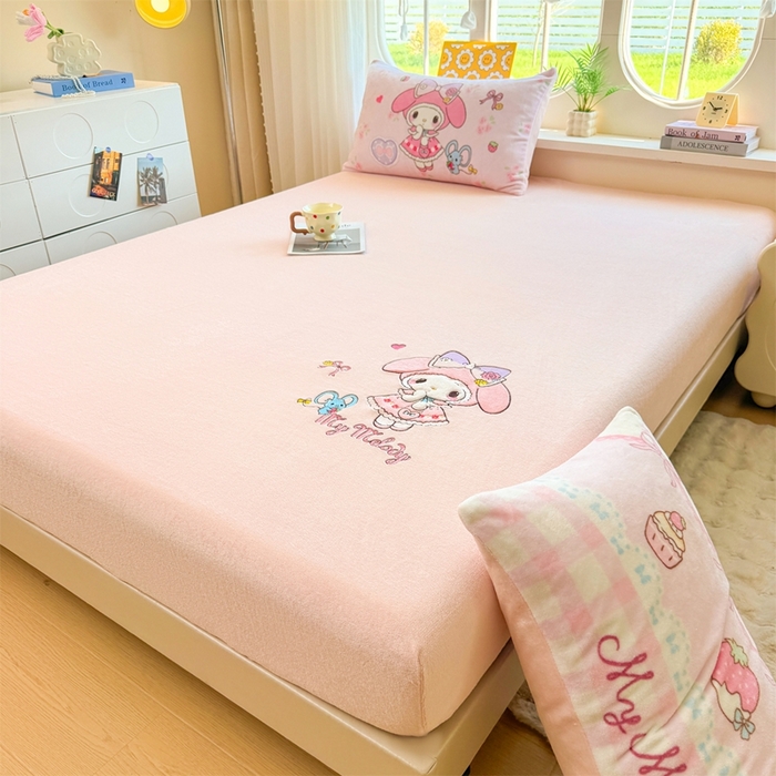 91家纺网 家纺一手货源 找家纺 雯豆家纺 正版授权IP纯色贴布绣牛奶绒床笠三件套加厚卡通床垫保护套 美乐蒂