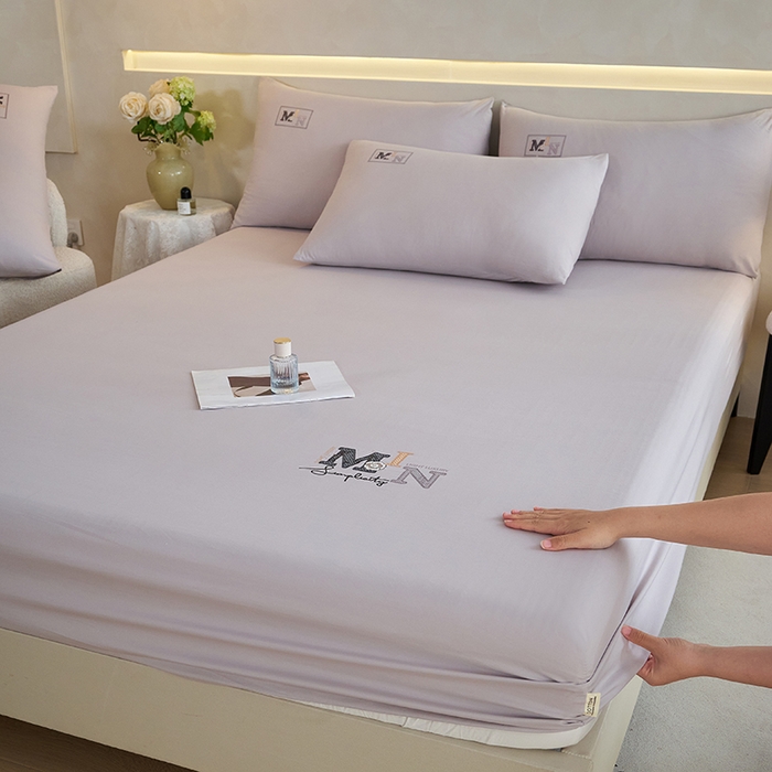 91家纺网 家纺一手货源 找家纺 爱诗诺家纺 2025新款亲肤A类锦小棉水洗色织原棉抗菌透气床笠四季款床罩床垫保护套 锦小棉床笠--浅灰