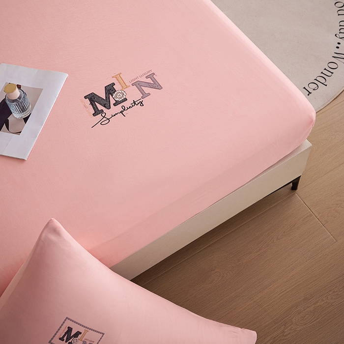 91家纺网 家纺一手货源 找家纺 爱诗诺家纺 2025新款亲肤A类锦小棉水洗色织原棉抗菌透气床笠四季款床罩床垫保护套 锦小棉床笠--少女粉