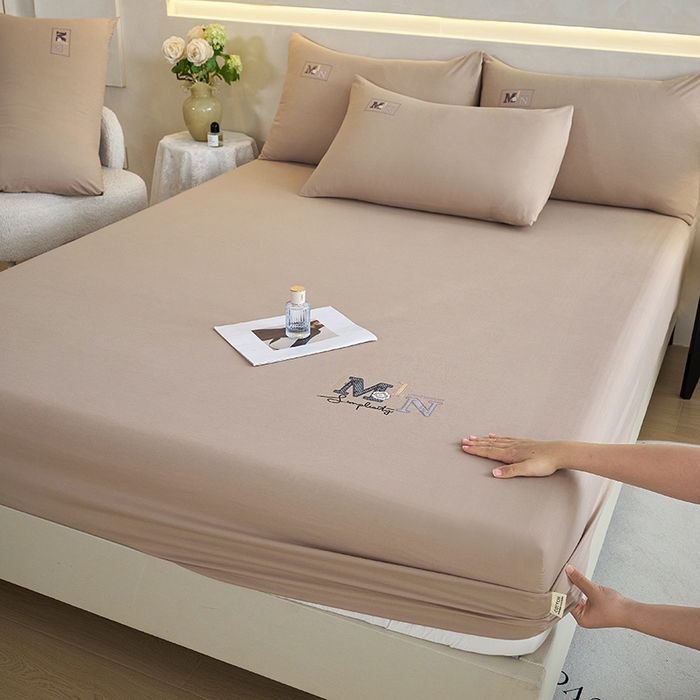 91家纺网 家纺一手货源 找家纺 爱诗诺家纺 2025新款亲肤A类锦小棉水洗色织原棉抗菌透气床笠四季款床罩床垫保护套 锦小棉床笠--浅咖