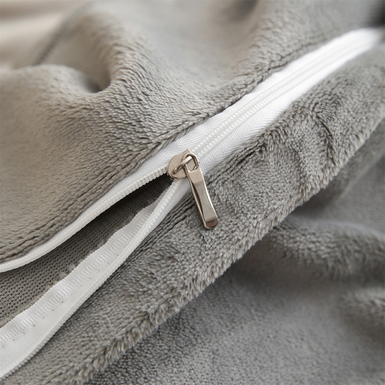 91家纺网 家纺一手货源 找家纺 梦幻之城 2025新款牛奶绒系列四件套-沁雅 沁雅-香草灰+经典灰