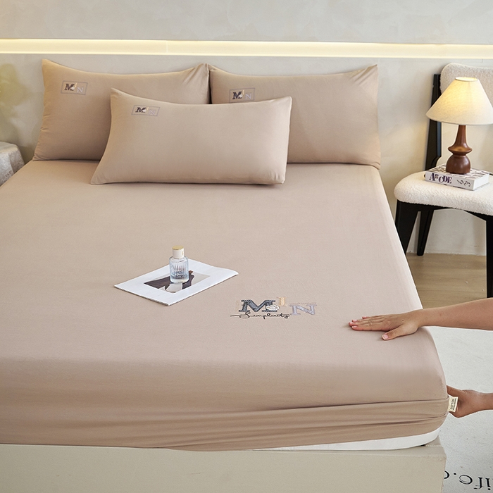 91家纺网 家纺一手货源 找家纺 爱诗诺家纺 2025新款亲肤A类锦小棉水洗色织原棉抗菌透气床笠四季款床罩床垫保护套 锦小棉床笠--浅咖