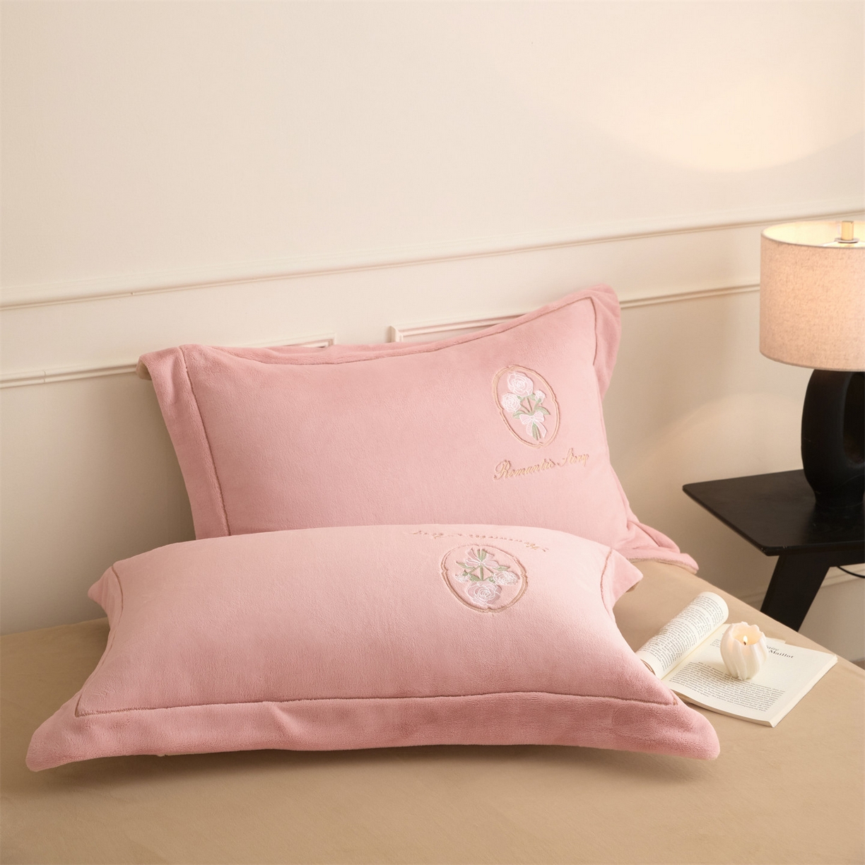 91家纺网 家纺一手货源 找家纺 梦幻之城 2025新款牛奶绒系列四件套-沁雅 沁雅-橙意粉+香槟色