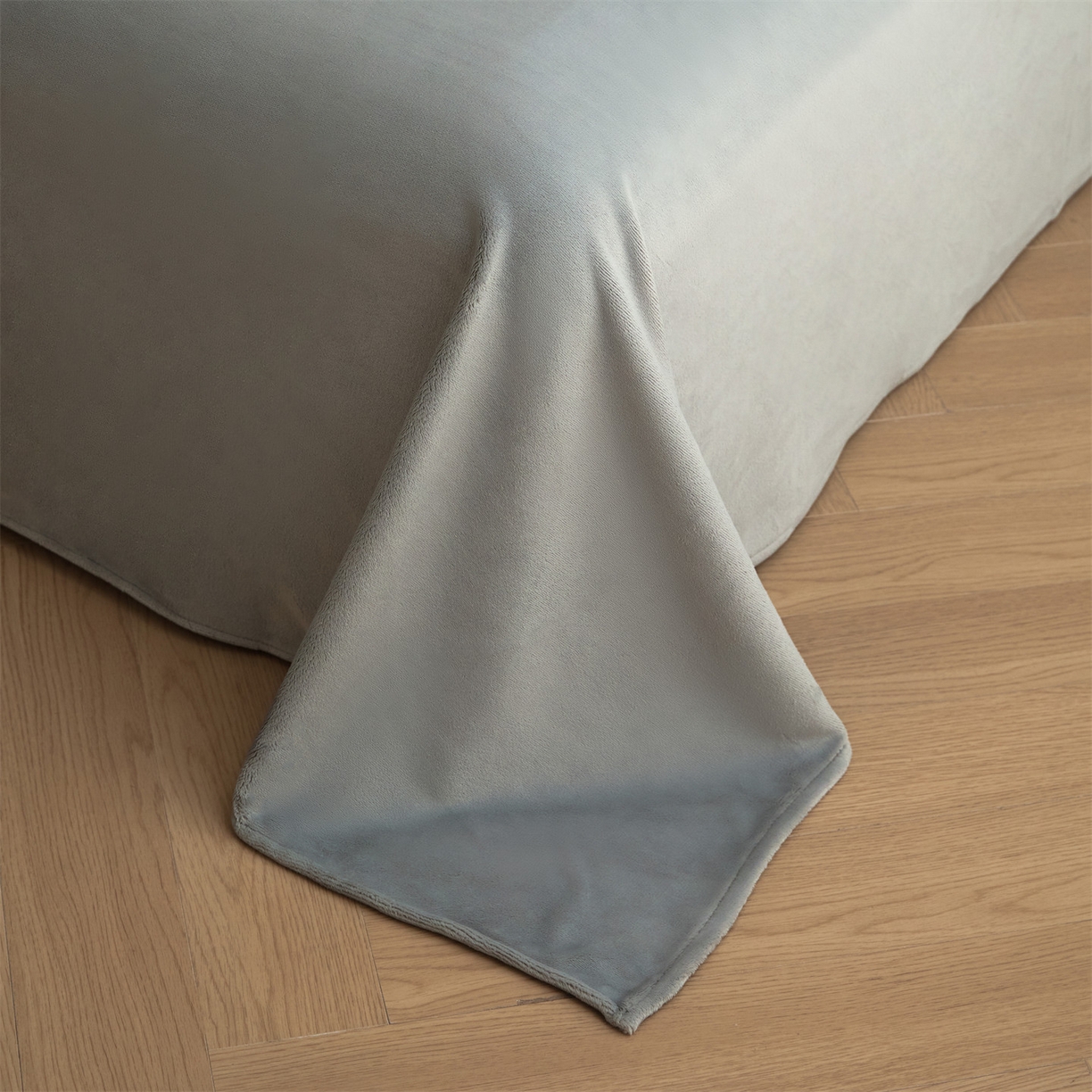 91家纺网 家纺一手货源 找家纺 梦幻之城 2025新款牛奶绒系列四件套-沁雅 沁雅-香槟色+经典灰