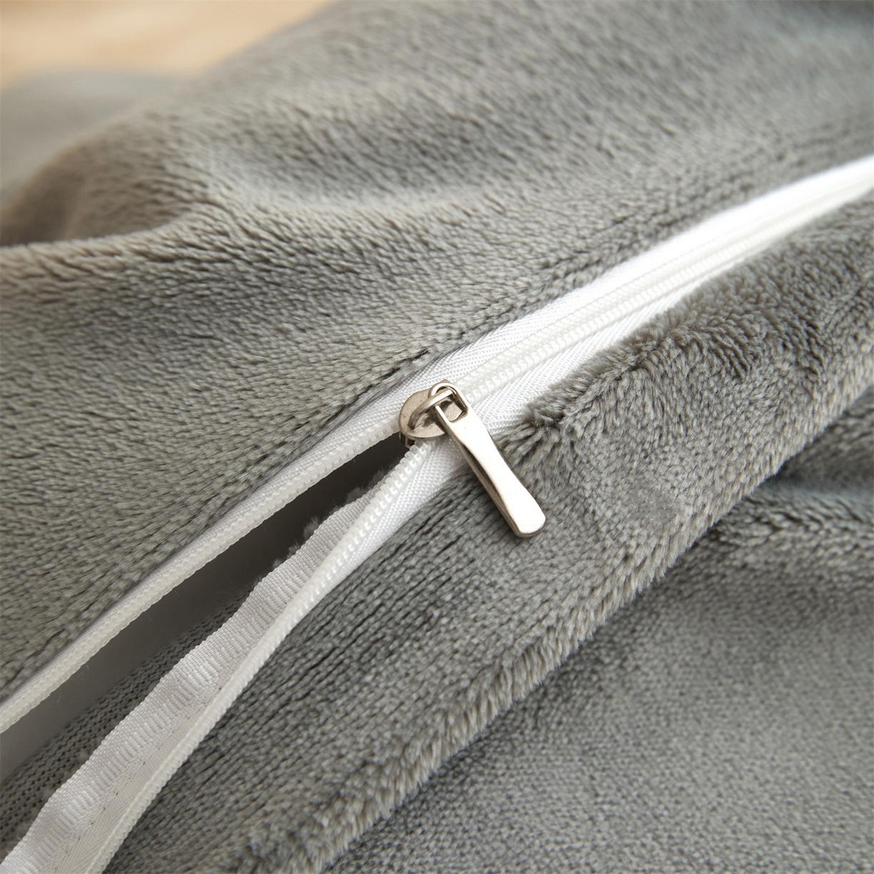 91家纺网 家纺一手货源 找家纺 梦幻之城 2025新款牛奶绒系列四件套-沁雅 沁雅-香槟色+经典灰