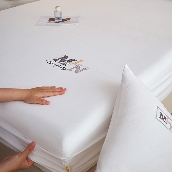 91家纺网 家纺一手货源 找家纺 爱诗诺家纺 2025新款亲肤A类锦小棉水洗色织原棉抗菌透气床笠四季款床罩床垫保护套 锦小棉床笠--米白