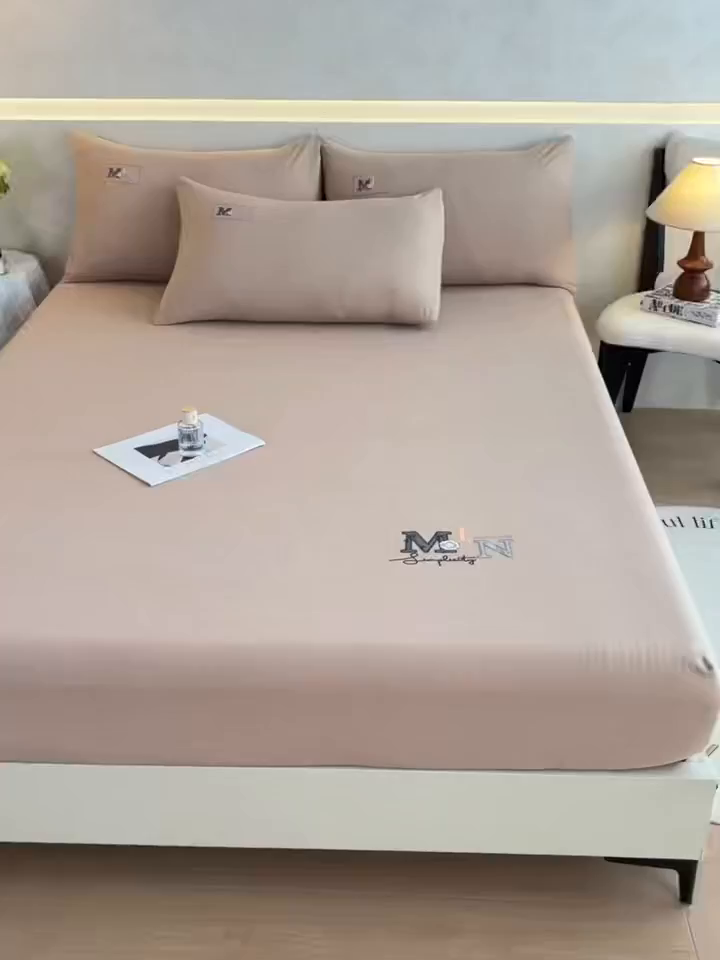 91家纺网 家纺一手货源 找家纺 爱诗诺家纺 2025新款亲肤A类锦小棉水洗色织原棉抗菌透气床笠四季款床罩床垫保护套 锦小棉床笠--浅咖