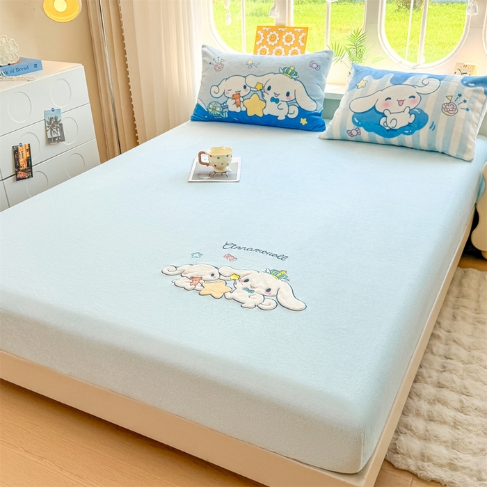 91家纺网 家纺一手货源 找家纺 雯豆家纺 正版授权IP纯色贴布绣牛奶绒床笠三件套加厚卡通床垫保护套 玉桂狗