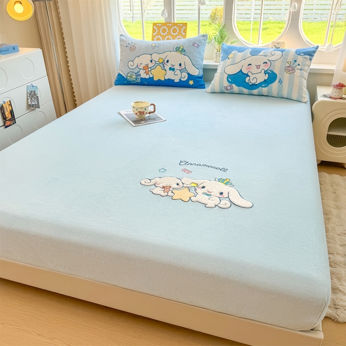 91家纺网 家纺一手货源 找家纺 雯豆家纺 正版授权IP纯色贴布绣牛奶绒床笠三件套加厚卡通床垫保护套 玉桂狗