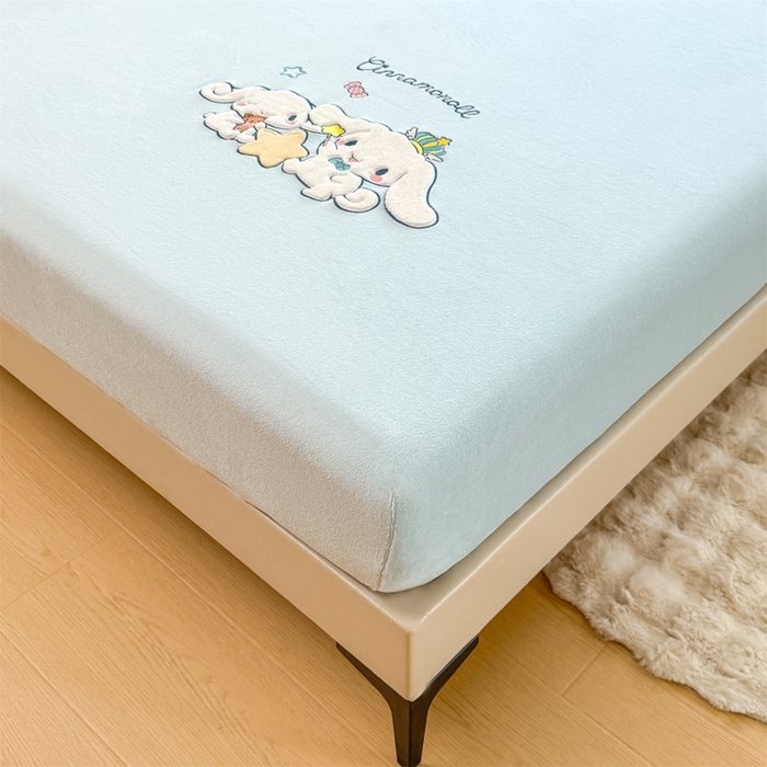 91家纺网 家纺一手货源 找家纺 雯豆家纺 正版授权IP纯色贴布绣牛奶绒床笠三件套加厚卡通床垫保护套 玉桂狗
