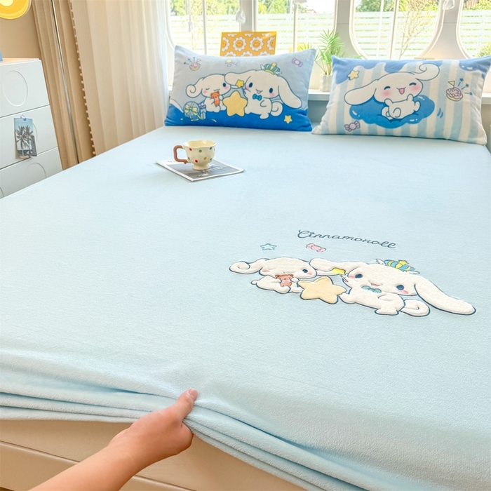 91家纺网 家纺一手货源 找家纺 雯豆家纺 正版授权IP纯色贴布绣牛奶绒床笠三件套加厚卡通床垫保护套 玉桂狗