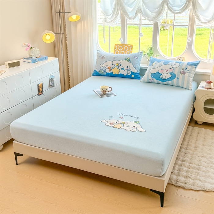 91家纺网 家纺一手货源 找家纺 雯豆家纺 正版授权IP纯色贴布绣牛奶绒床笠三件套加厚卡通床垫保护套 玉桂狗
