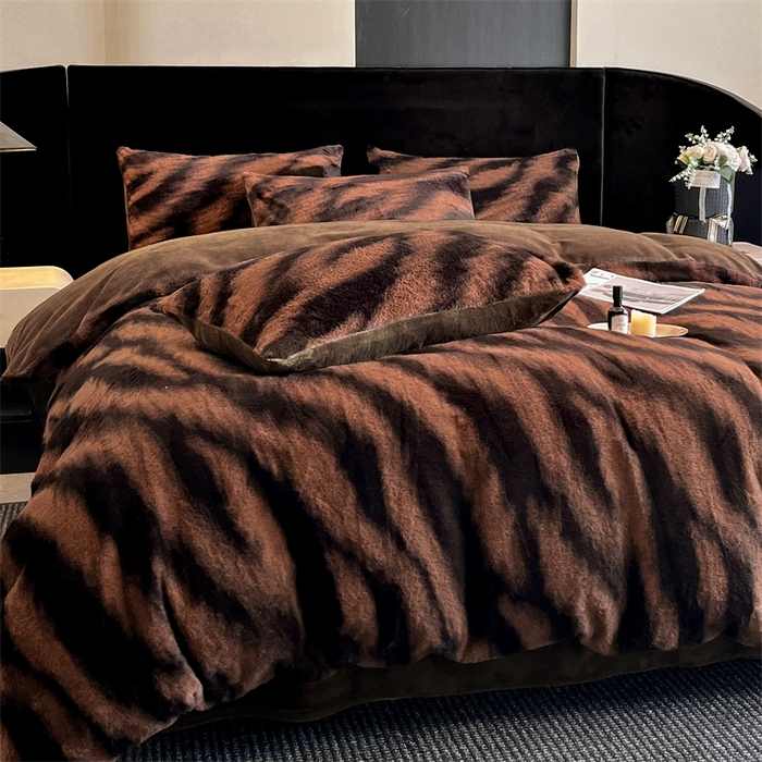 91家纺网 家纺一手货源 找家纺 莉莉安家纺 2025新款加厚保暖兔毛绒四件套 美拉德-斑马纹