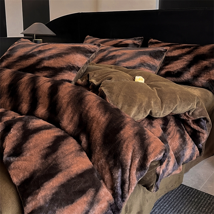 91家纺网 家纺一手货源 找家纺 莉莉安家纺 2025新款加厚保暖兔毛绒四件套 美拉德-斑马纹