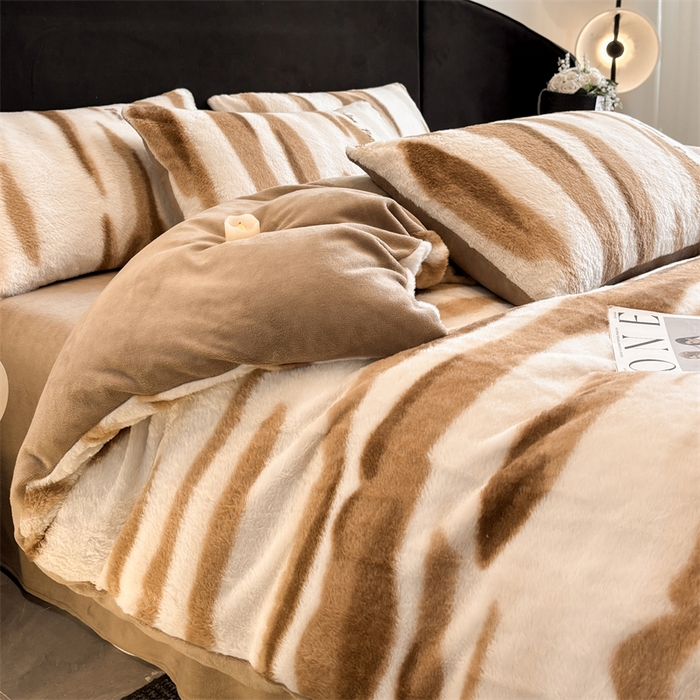 91家纺网 家纺一手货源 找家纺 莉莉安家纺 2025新款加厚保暖兔毛绒四件套 美拉德-拿铁纹