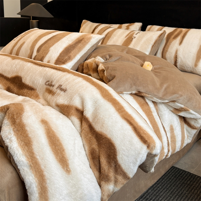 91家纺网 家纺一手货源 找家纺 莉莉安家纺 2025新款加厚保暖兔毛绒四件套 美拉德-拿铁纹