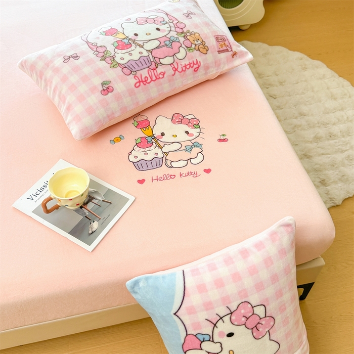 91家纺网 家纺一手货源 找家纺 雯豆家纺 正版授权IP纯色贴布绣牛奶绒床笠三件套加厚卡通床垫保护套 KITTY猫