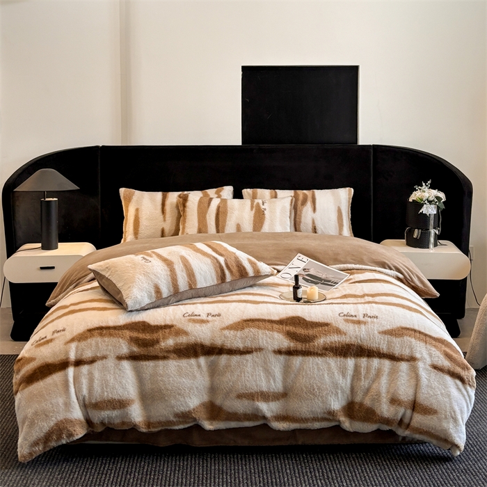 91家纺网 家纺一手货源 找家纺 莉莉安家纺 2025新款加厚保暖兔毛绒四件套 美拉德-拿铁纹