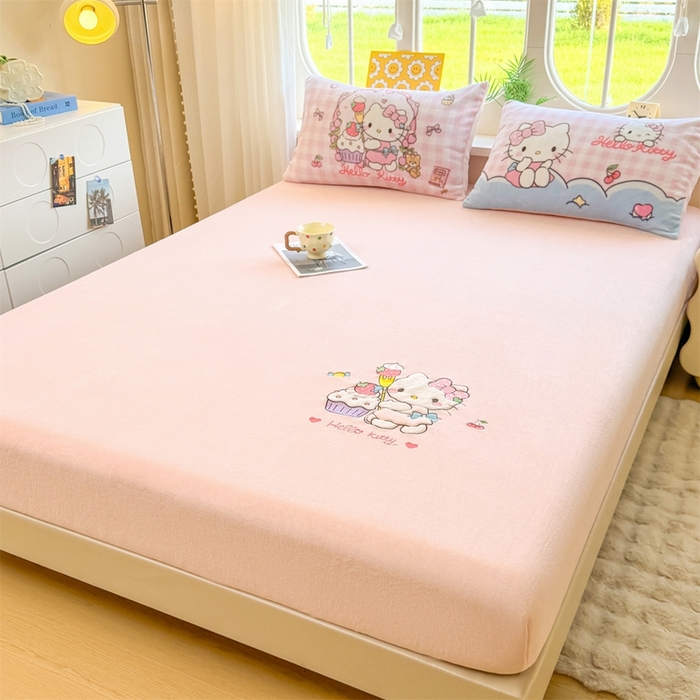 91家纺网 家纺一手货源 找家纺 雯豆家纺 正版授权IP纯色贴布绣牛奶绒床笠三件套加厚卡通床垫保护套 KITTY猫