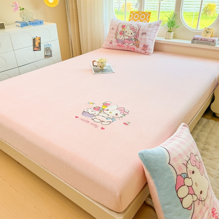91家纺网 家纺一手货源 找家纺 雯豆家纺 正版授权IP纯色贴布绣牛奶绒床笠三件套加厚卡通床垫保护套 KITTY猫