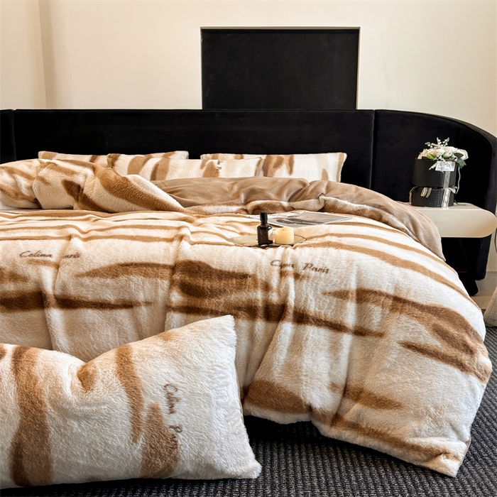 91家纺网 家纺一手货源 找家纺 莉莉安家纺 2025新款加厚保暖兔毛绒四件套 美拉德-拿铁纹